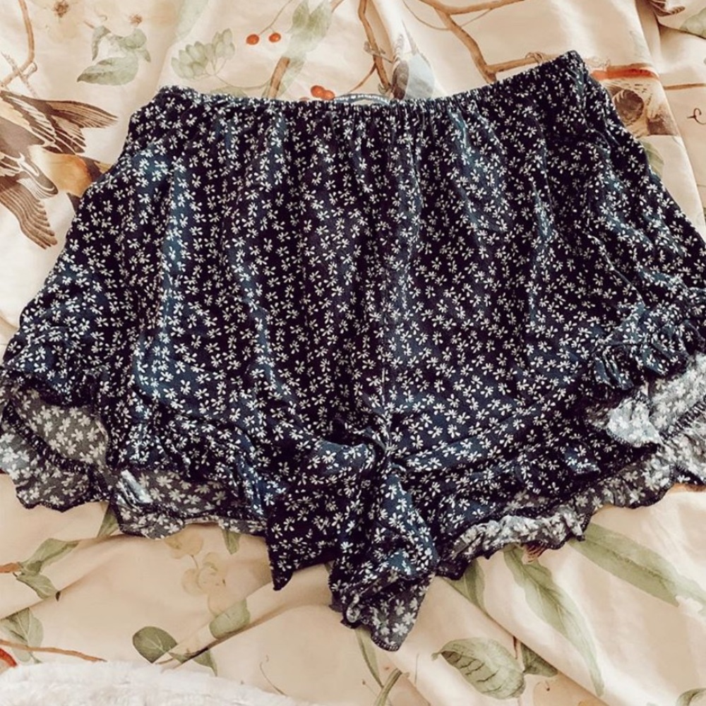 brandy melville navy blue floral shorts